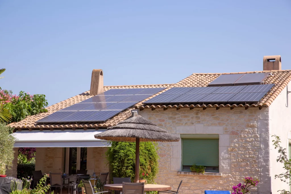 panneaux photovoltaïques maison soleil