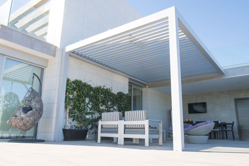 pergola-bioclimatique-sur-mesure-leivo-systems